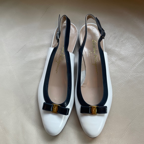 Salvatore Ferragamo white and navy bow ballet flats NEW never worn